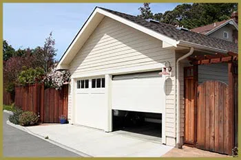 Security Garage Door Repair Service Attleboro, MA 508-444-0321 - serv-sid-res-gr-33m